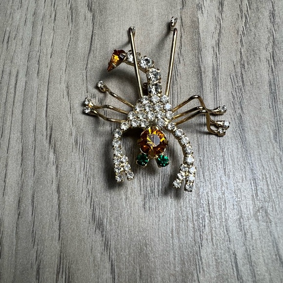 Vintage Rhinestone Scorpion Brooch Gold Tone Pin Amber & Green Crystals - Picture 3 of 5